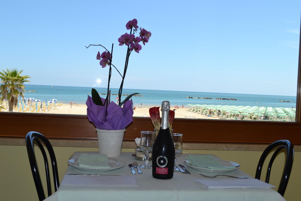 Albergo Quaglia โรเซโต เดญา อาบรูซซี ภายนอก รูปภาพ