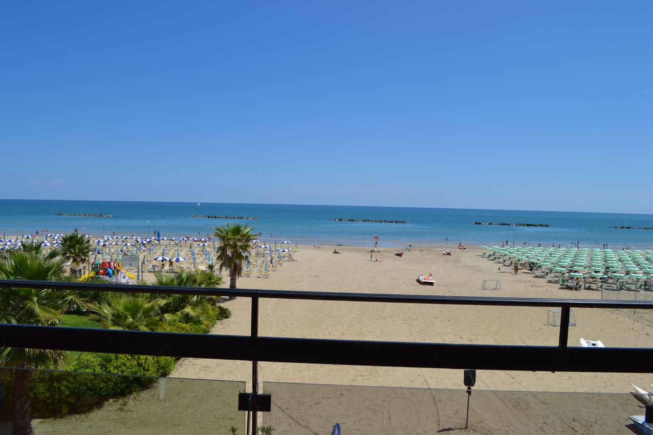 Albergo Quaglia โรเซโต เดญา อาบรูซซี ภายนอก รูปภาพ