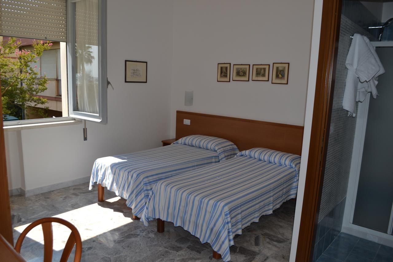 Albergo Quaglia โรเซโต เดญา อาบรูซซี ภายนอก รูปภาพ